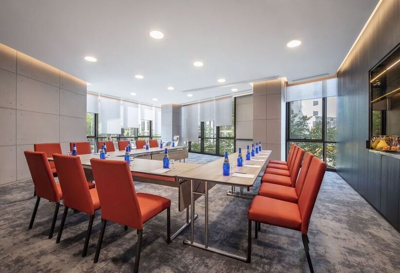 هتل Pullman Tbilisi Axis Towers