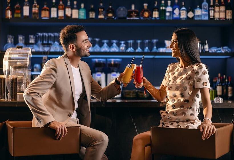 هتل Pullman Tbilisi Axis Towers