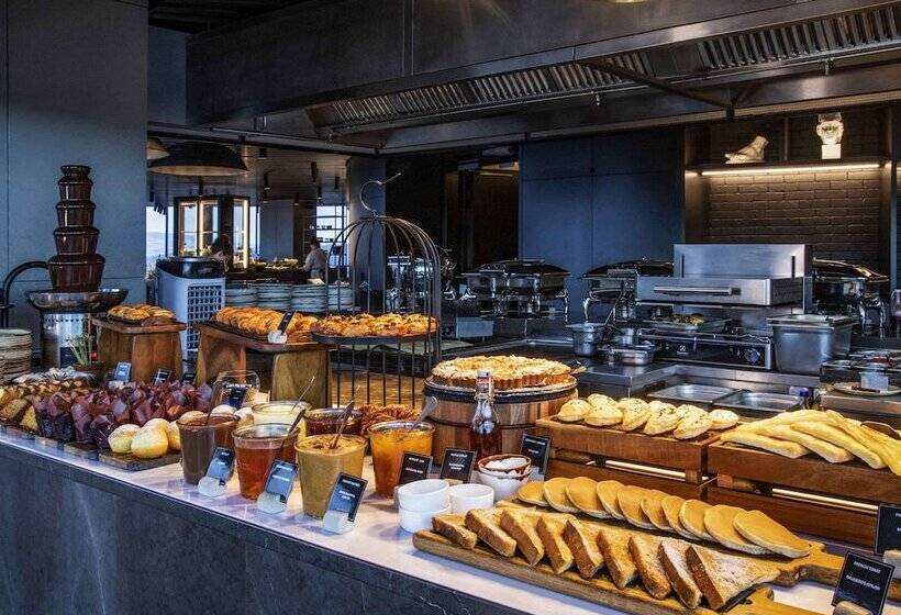 هتل Pullman Tbilisi Axis Towers