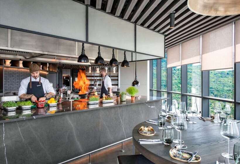 هتل Pullman Tbilisi Axis Towers