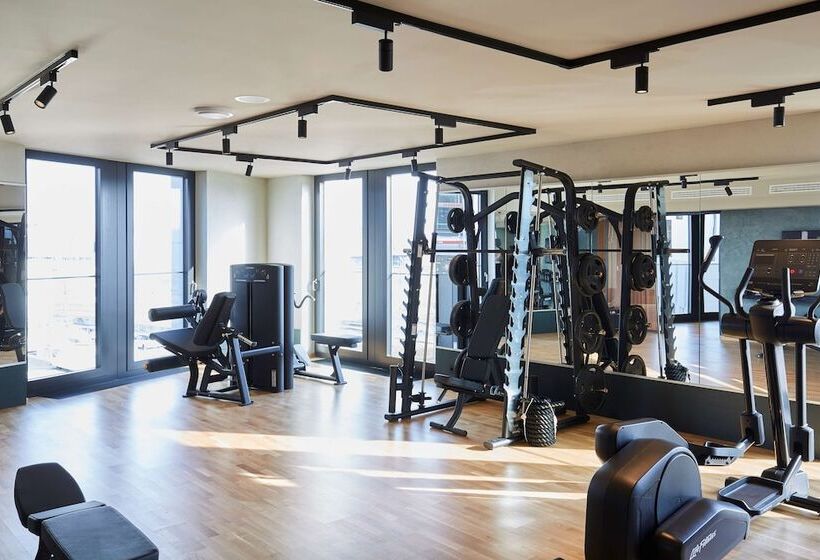 בית מלון כפרי Scandic Frankfurt Hafenpark