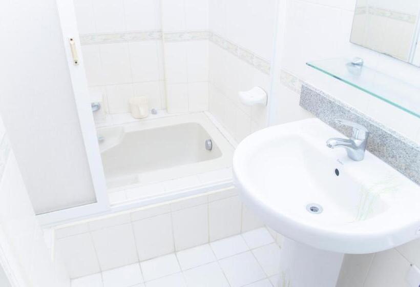 Julz Tropical Apartments