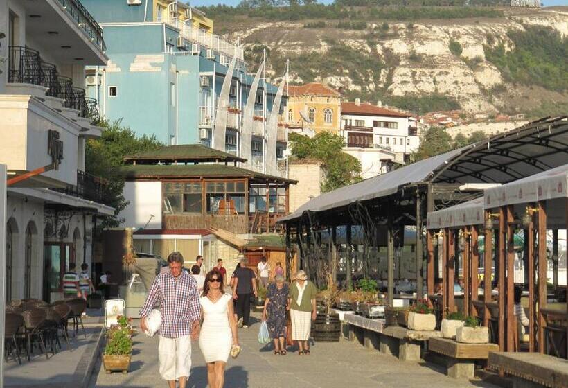 Marina City Panoramic Sea View Apartment
