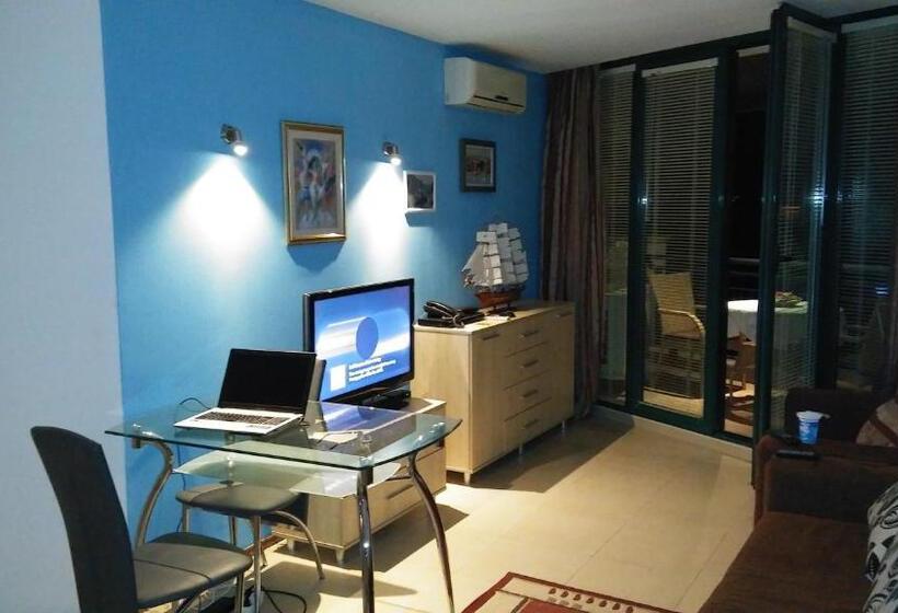 Marina City Panoramic Sea View Apartment