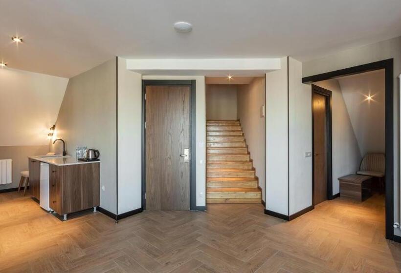 هتل Komorebi Bakuriani Resort