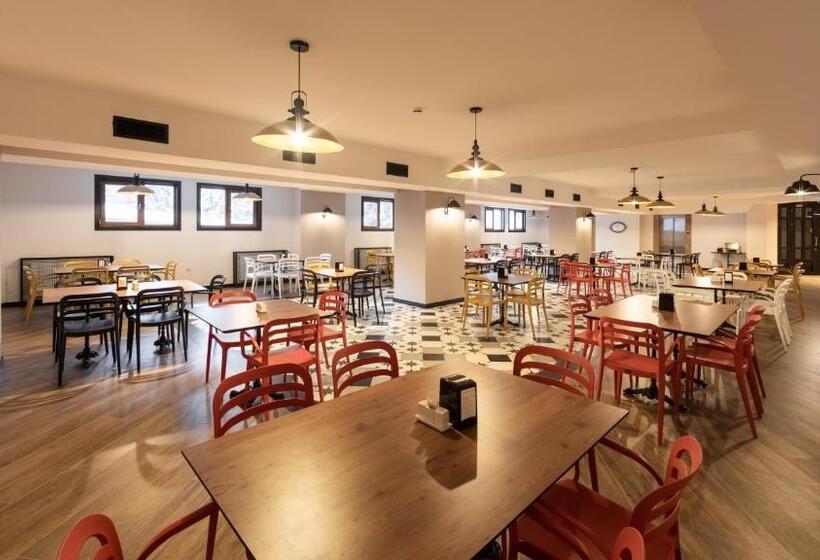 هتل Komorebi Bakuriani Resort