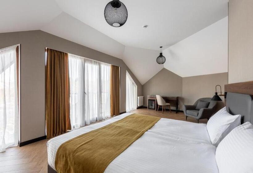 هتل Komorebi Bakuriani Resort