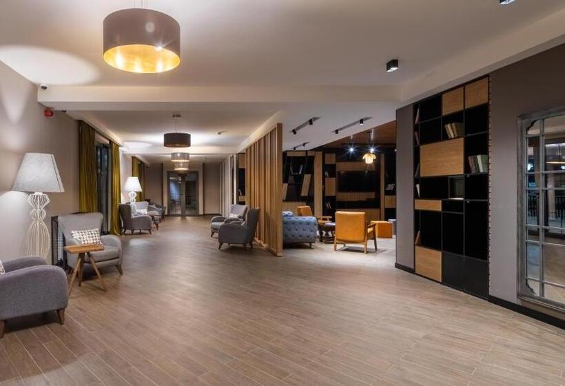 هتل Komorebi Bakuriani Resort