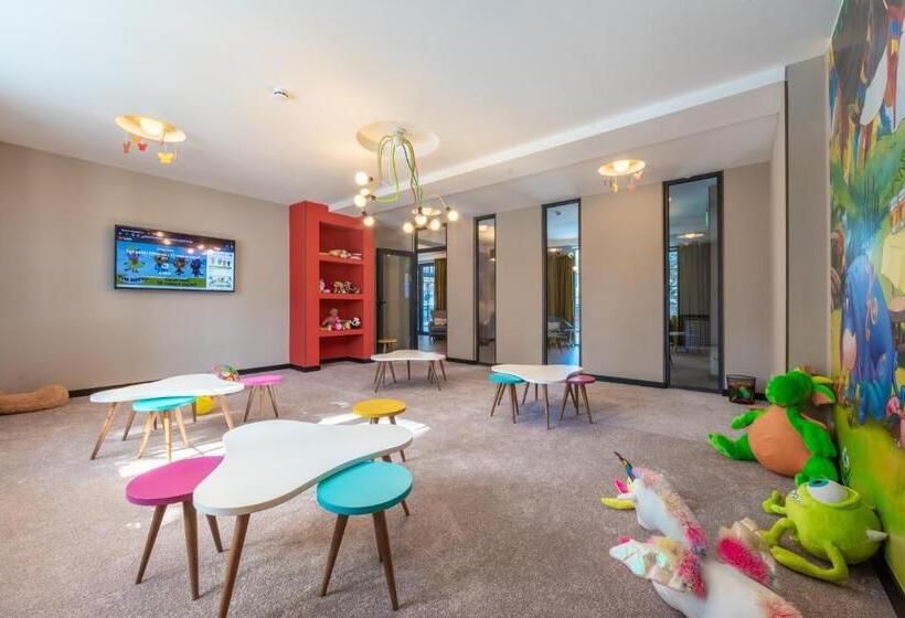 هتل Komorebi Bakuriani Resort