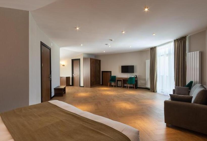 هتل Komorebi Bakuriani Resort