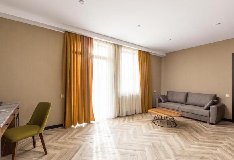 هتل Komorebi Bakuriani Resort