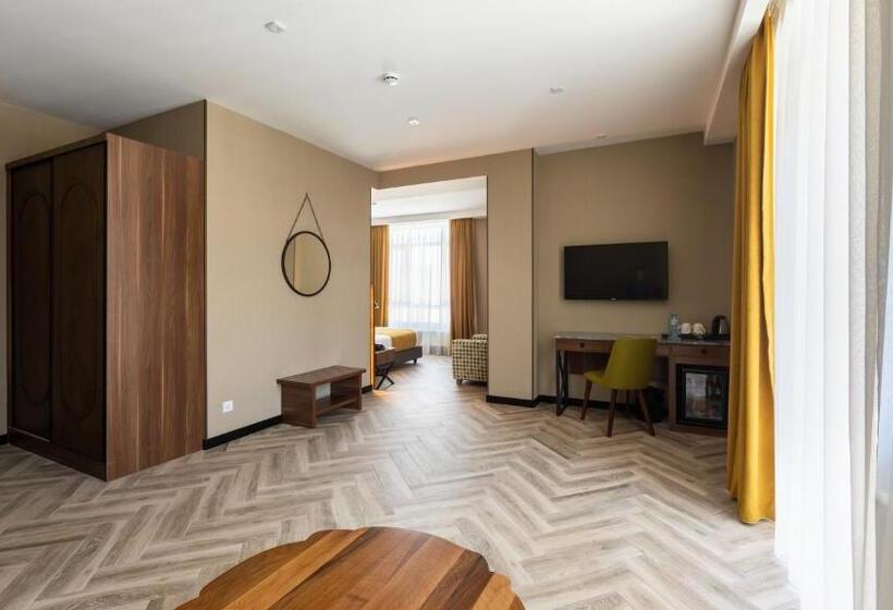 هتل Komorebi Bakuriani Resort