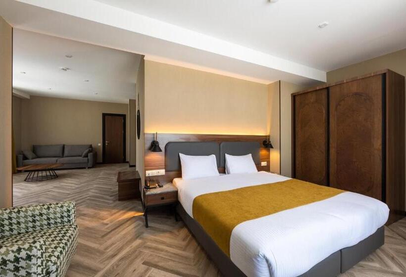 هتل Komorebi Bakuriani Resort