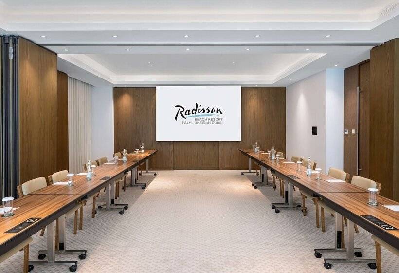 هتل Radisson Beach Resort Palm Jumeirah