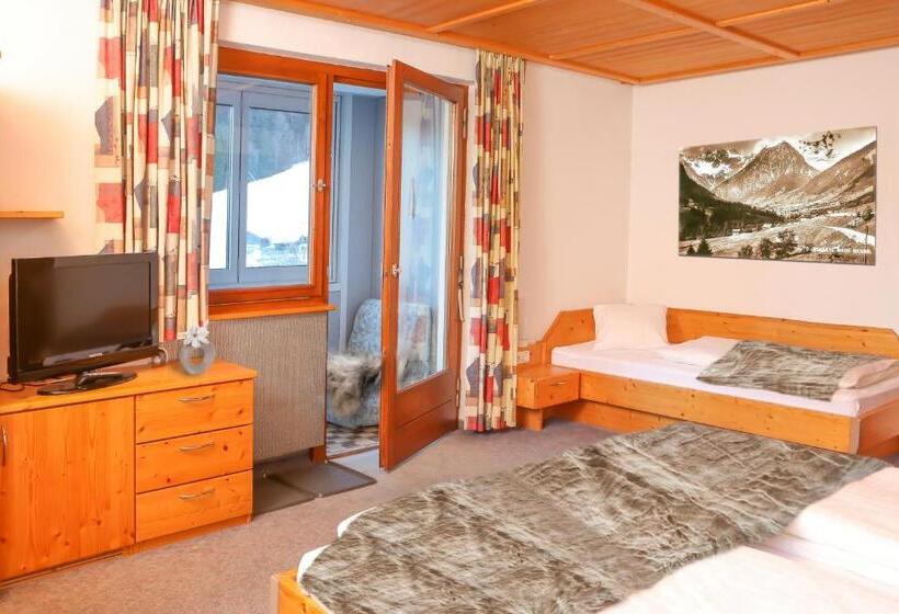 مبيت وإفطار Garni Madrisa