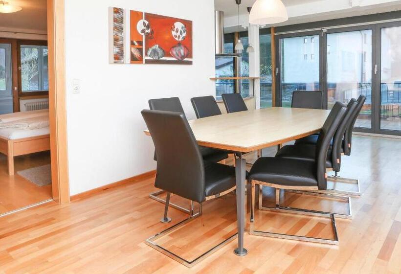 مبيت وإفطار Garni Madrisa