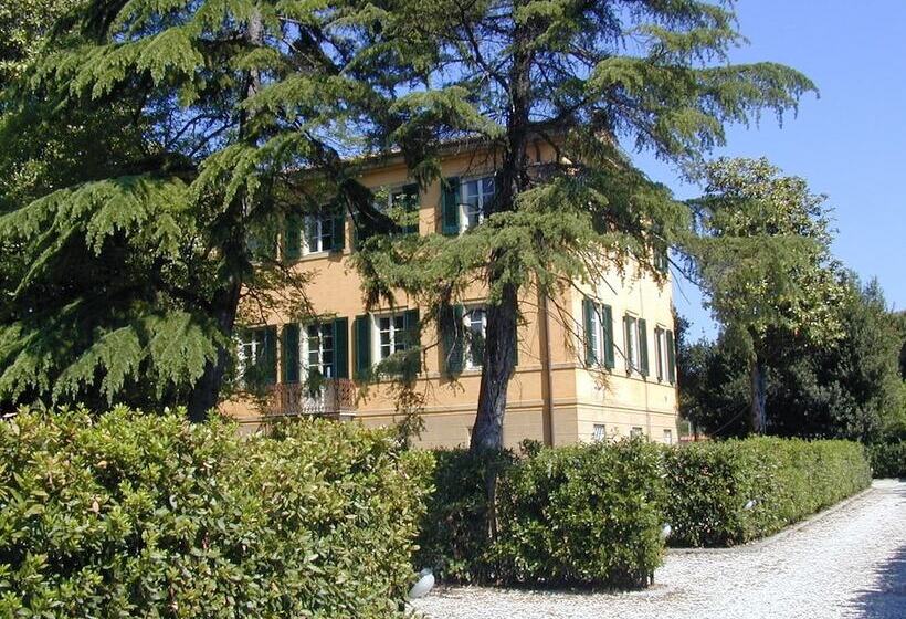 مبيت وإفطار Villa La Perla