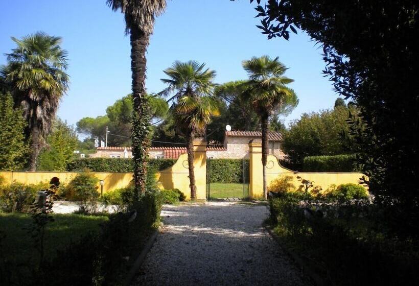 مبيت وإفطار Villa La Perla