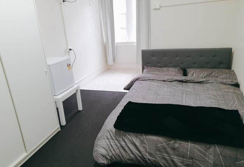 هتل Ady S Place Backpackers