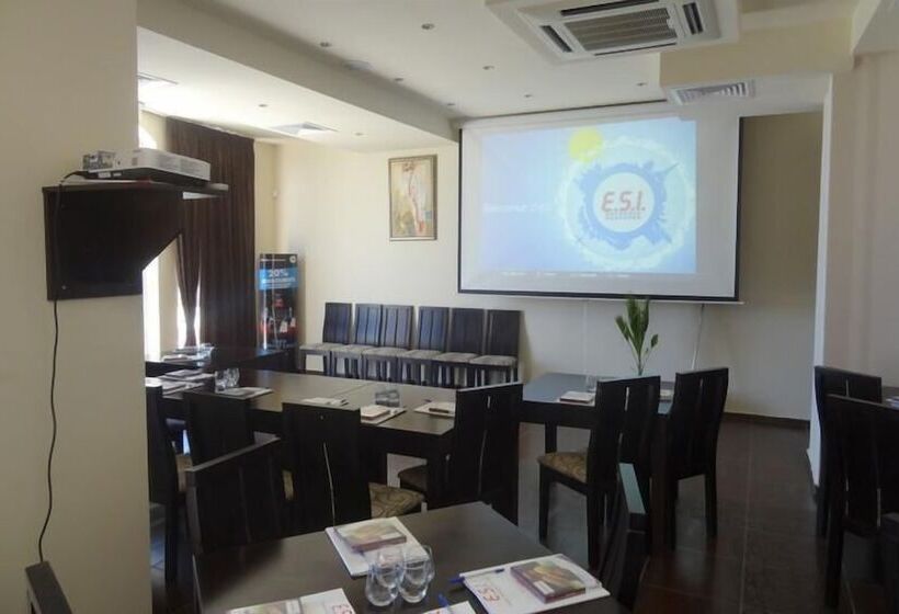 בית מלון כפרי Albizia