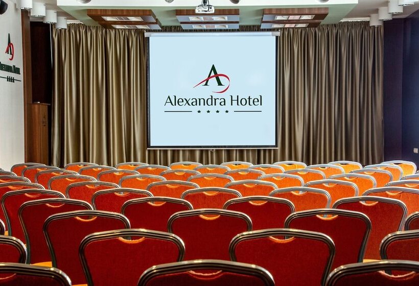 Отель Alexandra Business