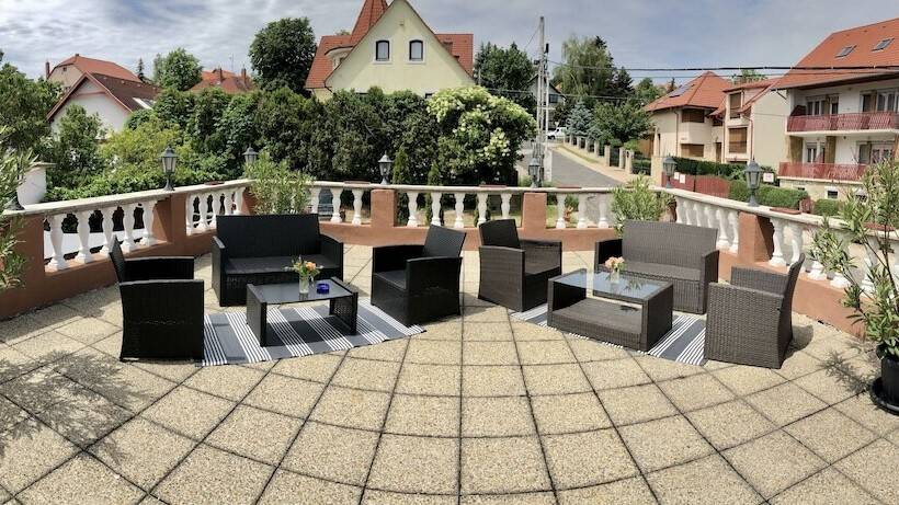 Отель Amadeus Villa