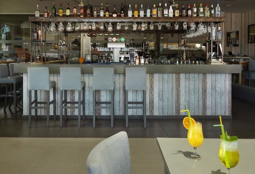 Melpo Antia Hotel & Suites