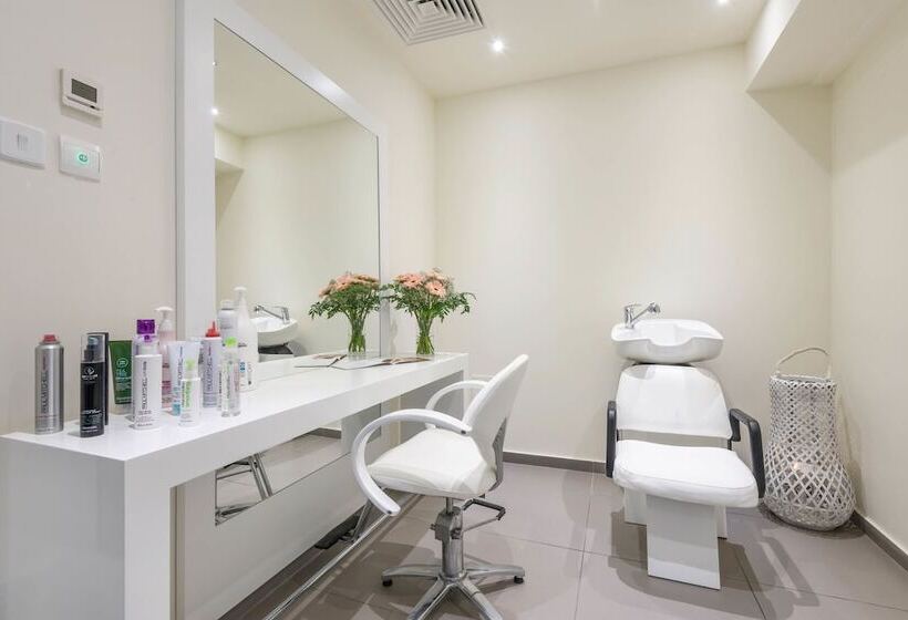 Melpo Antia Hotel & Suites