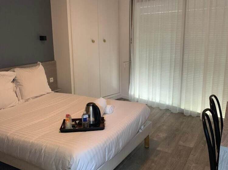 Отель Au Relais Des Lilas