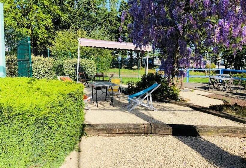 Отель Au Relais Des Lilas