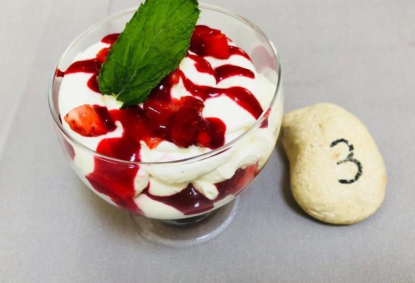 Отель Au Relais Des Lilas