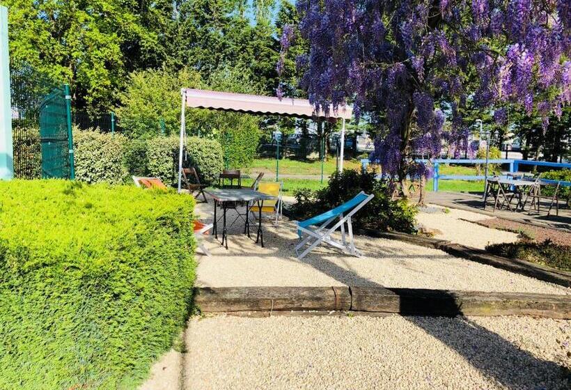 Отель Au Relais Des Lilas