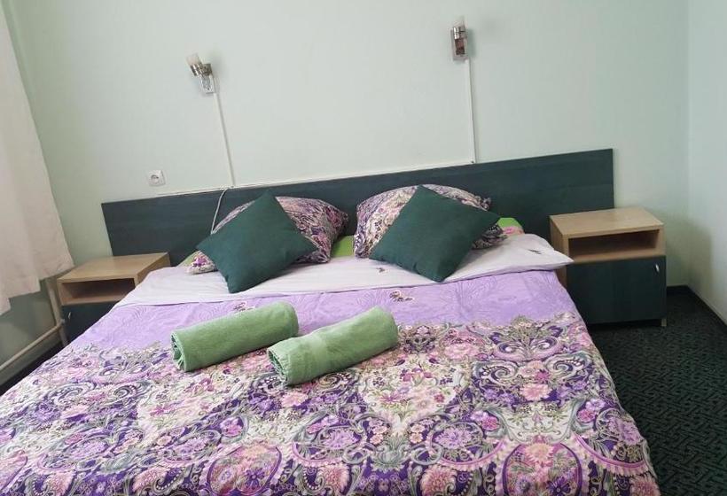 هتل Bajoru Uzeiga