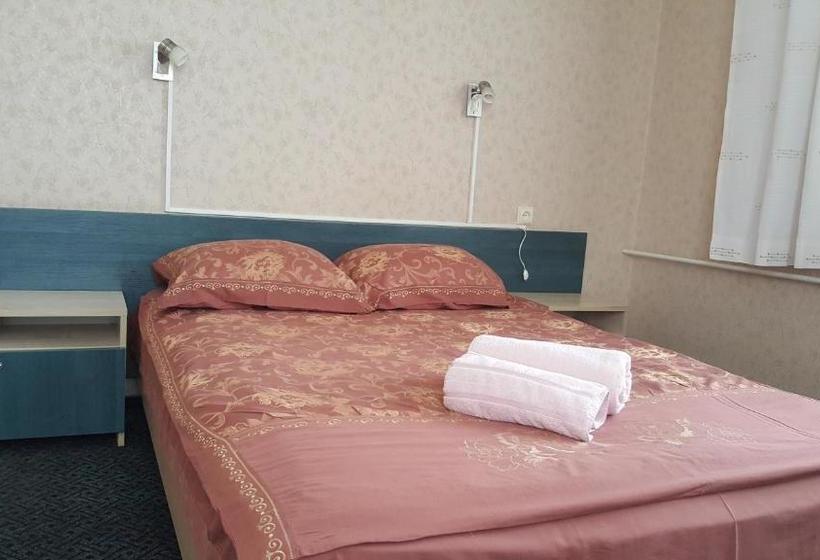 هتل Bajoru Uzeiga