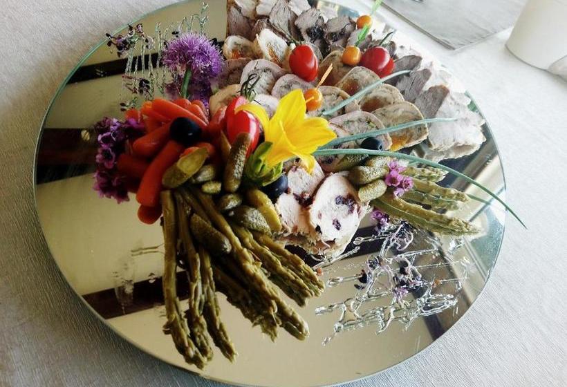 هتل Bajoru Uzeiga