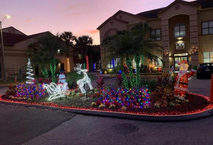 Отель Blue Tree Resort At Lake Buena Vista