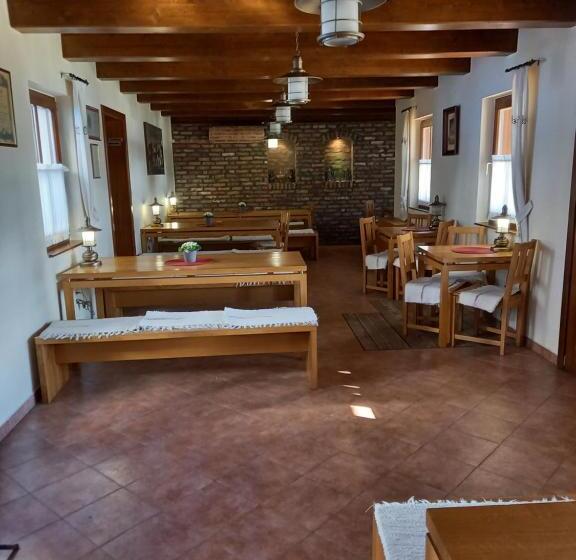 ホテル Blum Pince   Borozó Vendégház