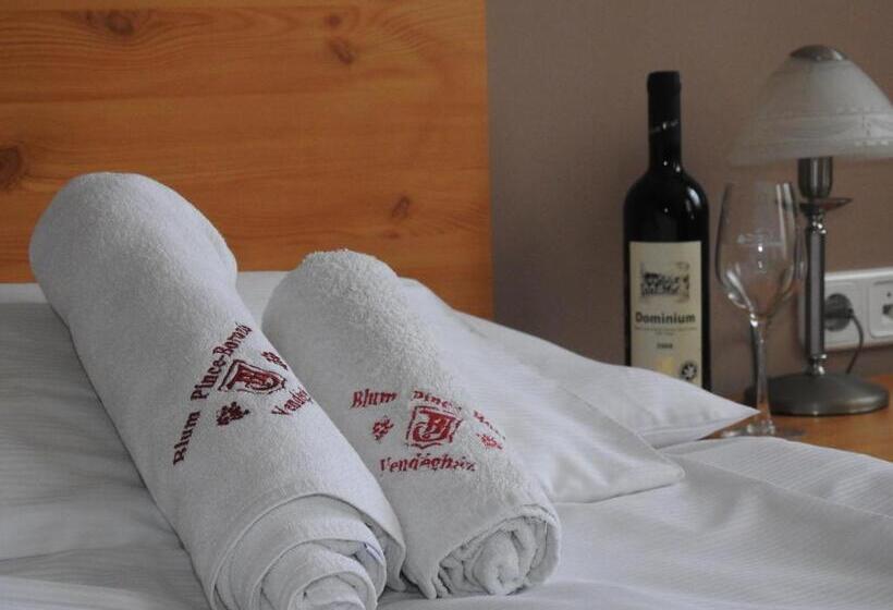 ホテル Blum Pince   Borozó Vendégház