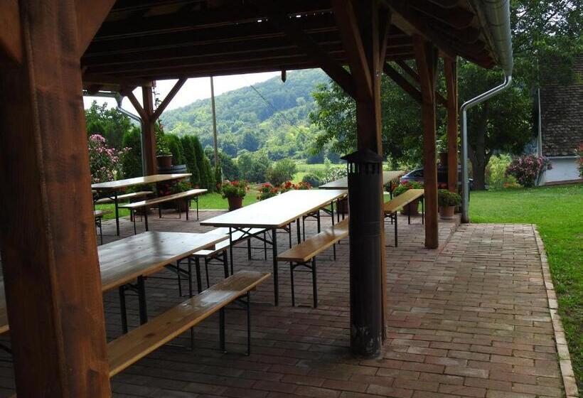 ホテル Blum Pince   Borozó Vendégház