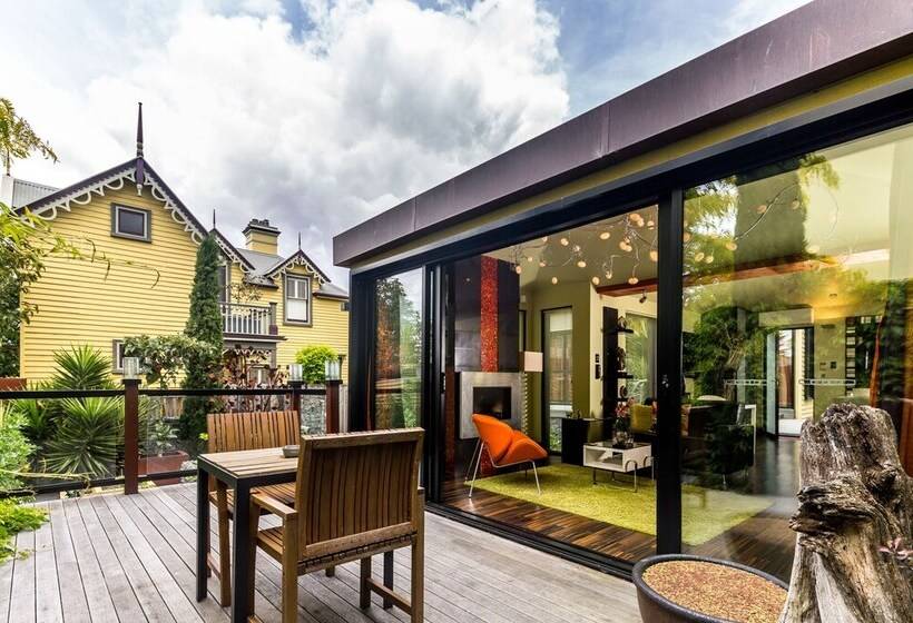 هتل Corinda Contemporary