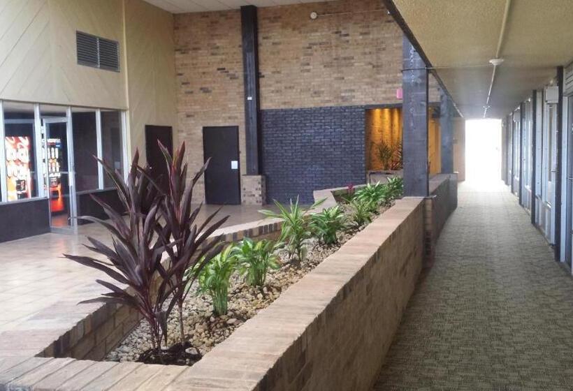 فندق Days Inn By Wyndham Henryetta