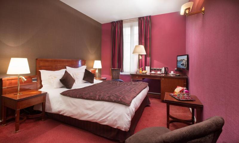 هتل De La Matelote