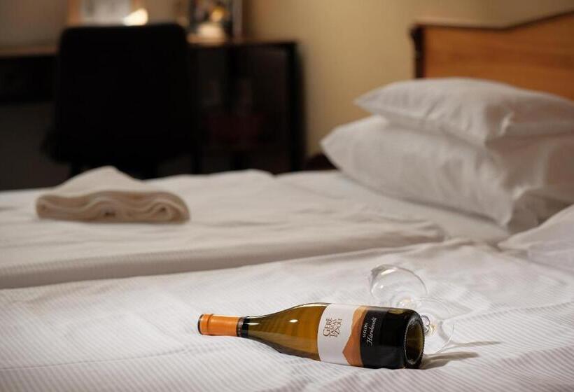 فندق Diófa Panzió