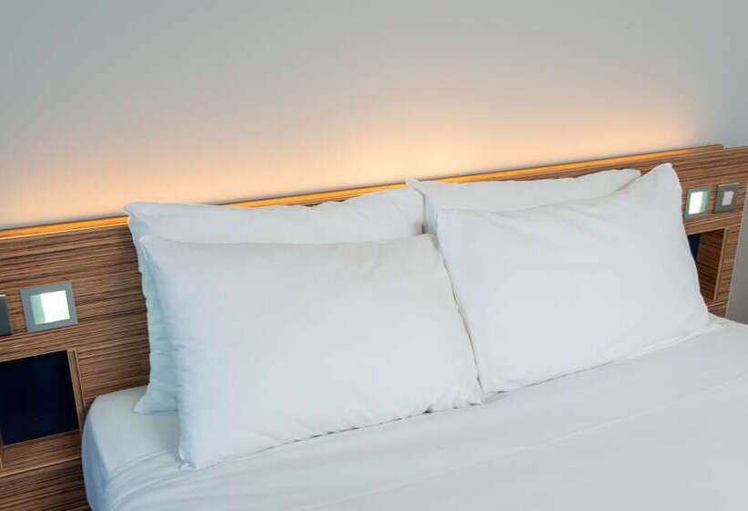 فندق Go2 Portishead Marina