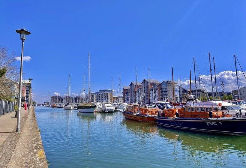 فندق Go2 Portishead Marina