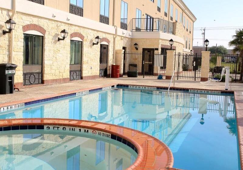 호텔 Holiday Inn Express & Suites Floresville By Ihg