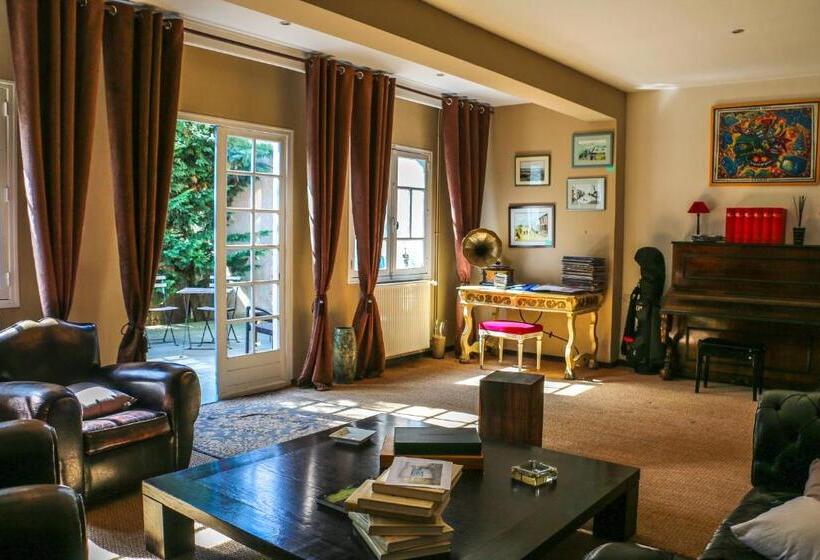 ホテル Hôtel Restaurant La Chaloupe