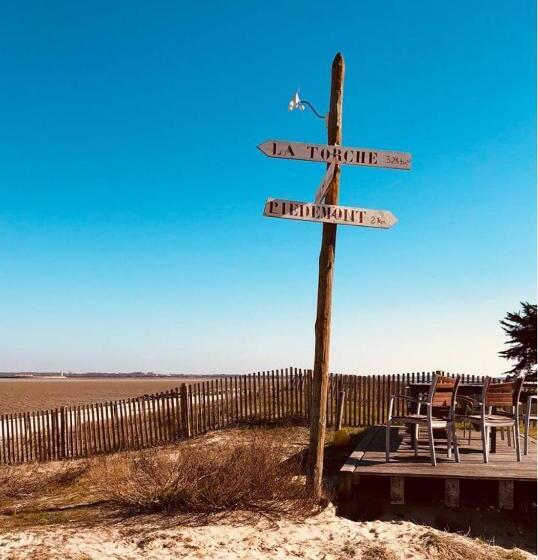 ホテル Hôtel Restaurant La Chaloupe