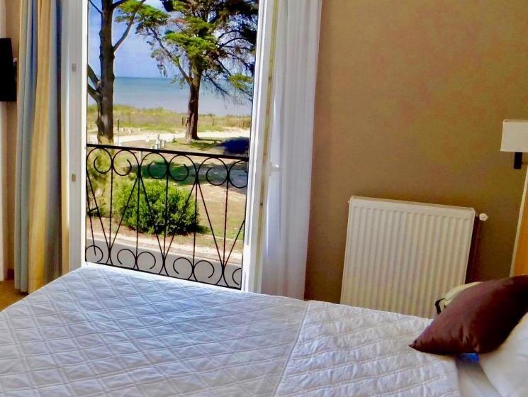 בית מלון כפרי Hôtel   Restaurant La Chaloupe