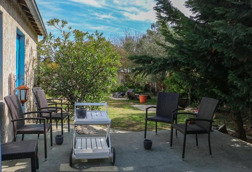 ホテル Hôtel Restaurant La Chaloupe